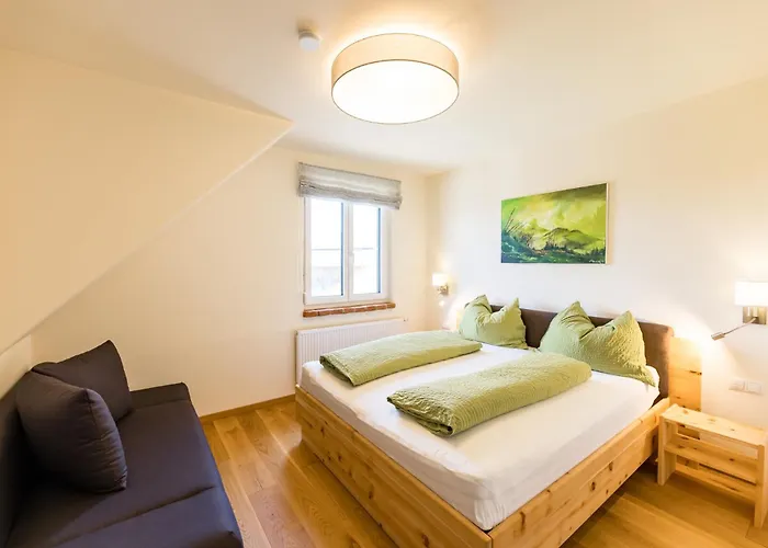 Weinhof Reichmann 住宿加早餐酒店 Sankt Peter am Ottersbach